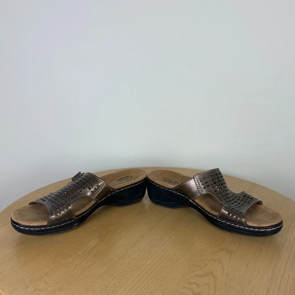 Clarks Wedge Hayla Samoa Slide Sandal Women's 8.5 Bronze Metallic Summer Comfort - Picture 3 of 7